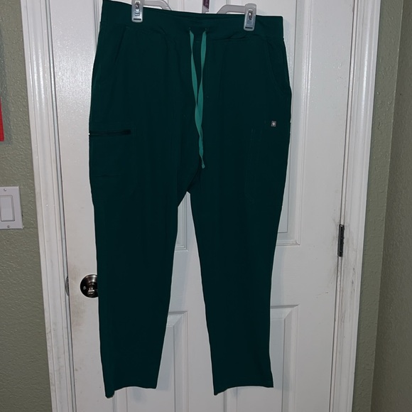 XL scrubs - Picture 2 of 3